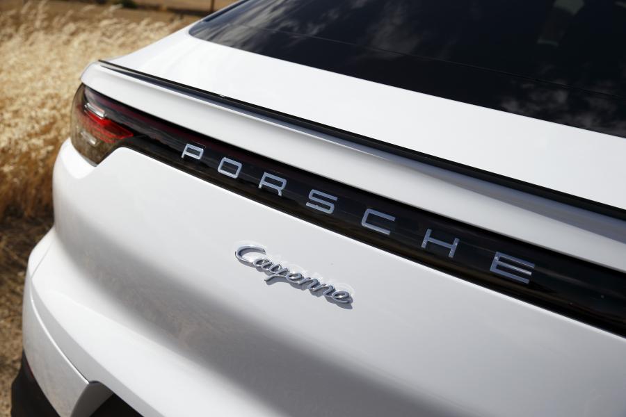 Логотип Porsche Cayenne Coupe 2019 года  (AU) (фото 20 из 28)